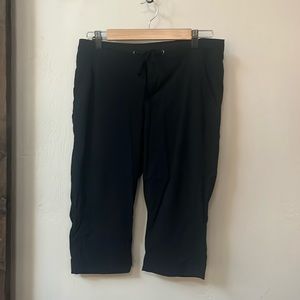 Columbia brand Omni-shield repelency capri. Size 10. Front pockets,1 pocket back